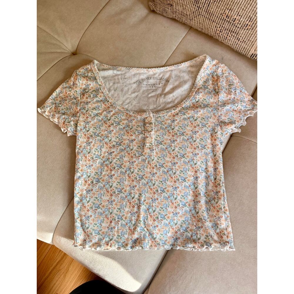 Aeropostale Floral Ribbed Cropped Button Tee Medium NWOT Lettuce Edge